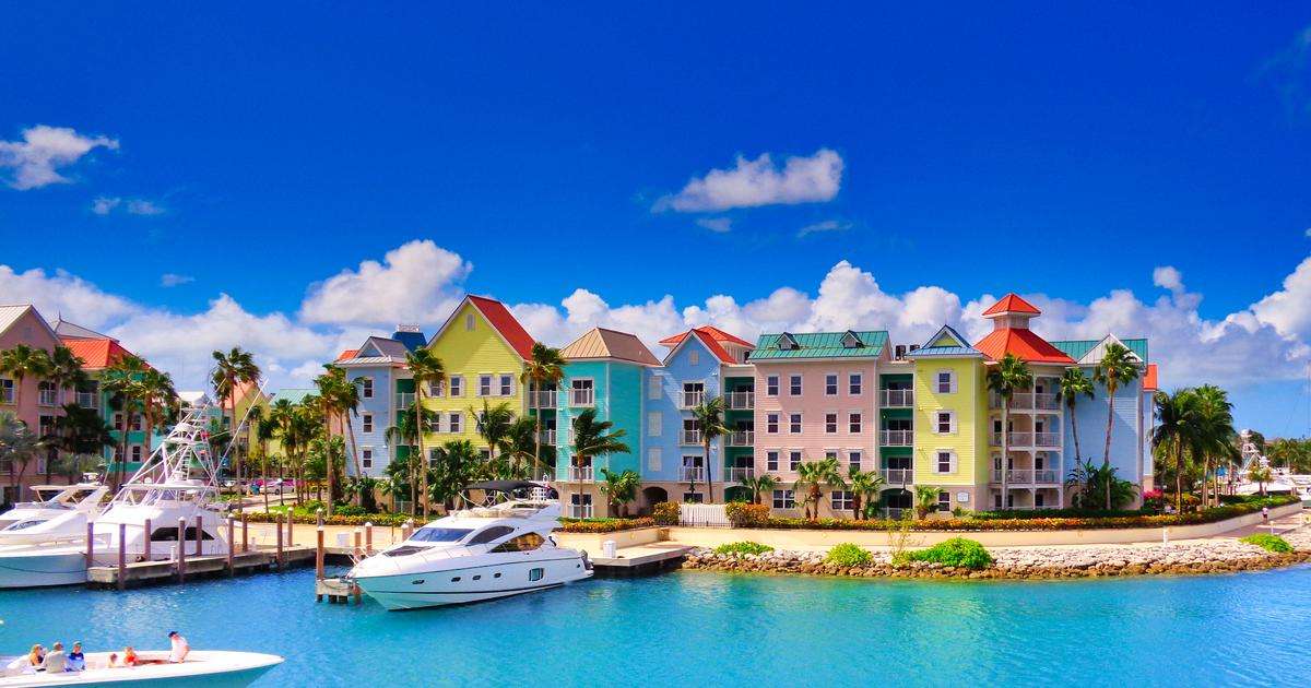 Kleurrijke huizen op het eiland Bahama's legpuzzel online