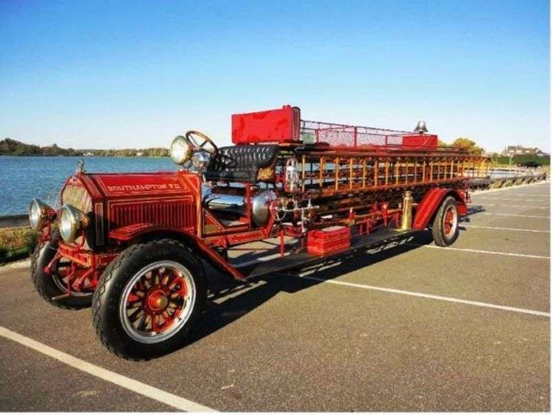 Automobilové hasičské auto American La France, rok 1912 online puzzle