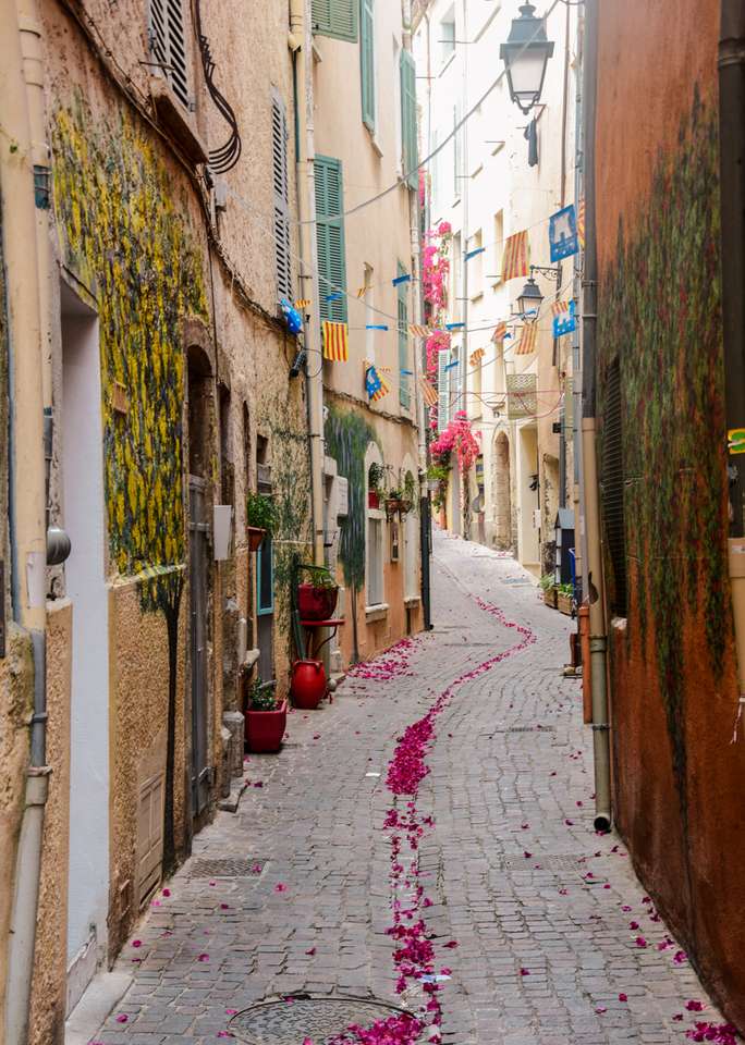 Rua estreita na Cote d'Azur quebra-cabeças online