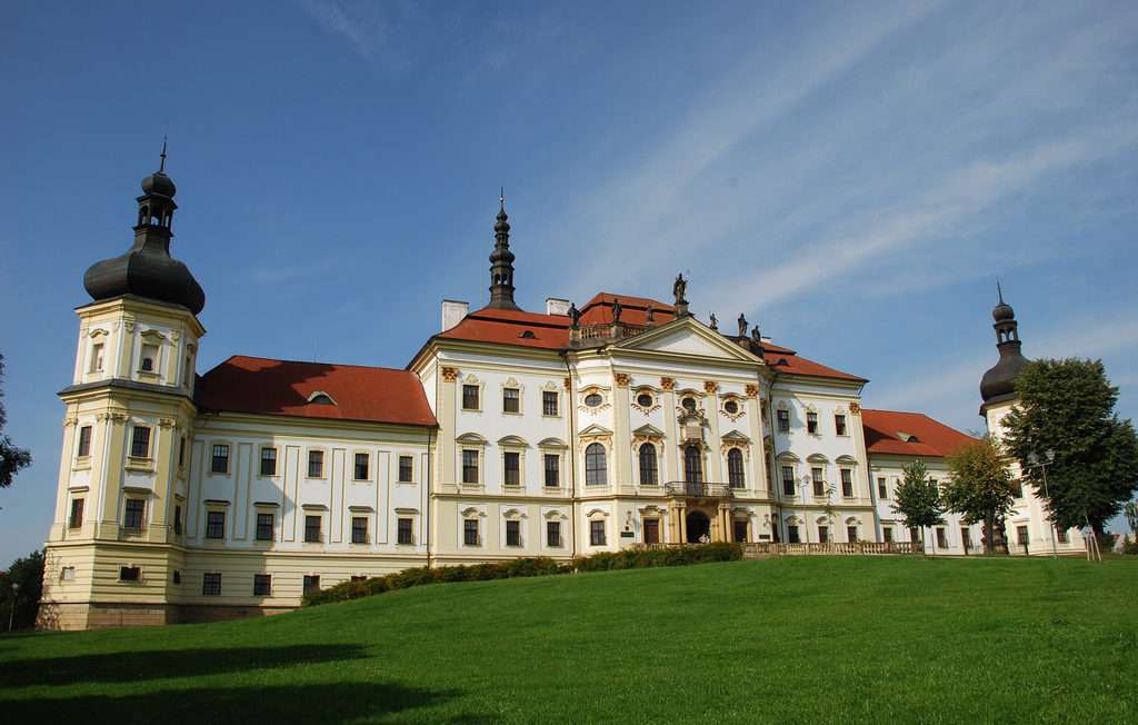 Schloss Olmütz- Bouzov Puzzlespiel online