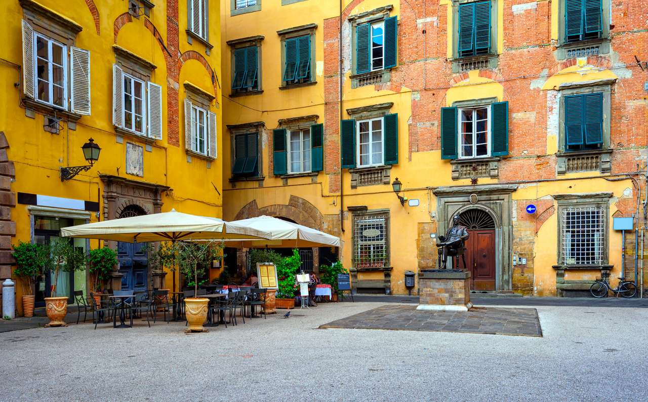 Straat in Lucca, Italië legpuzzel online