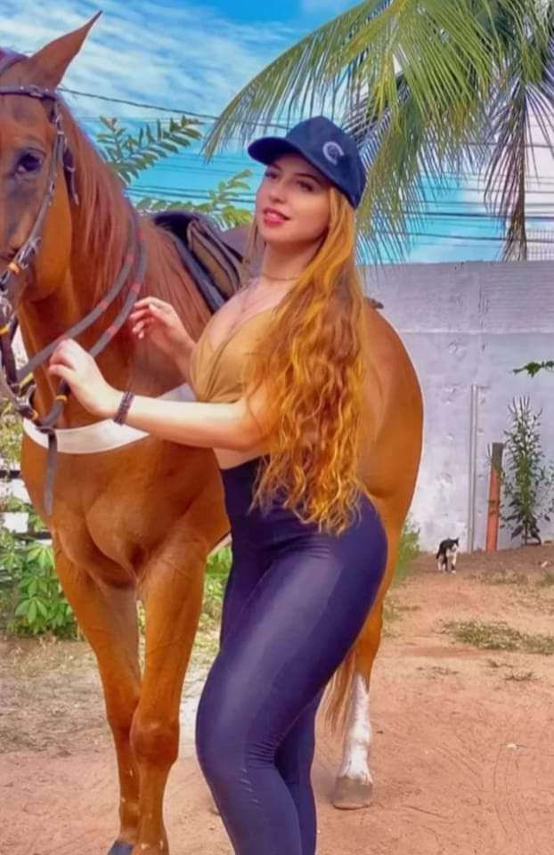 Αυτή η όμορφη γυναίκα θα κάνει ιππασία παζλ online