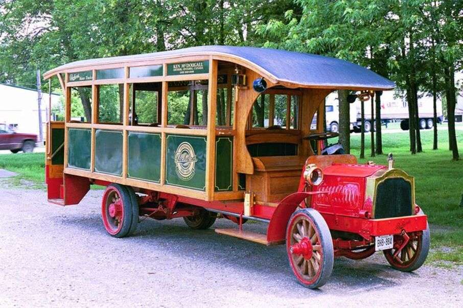 Тон автобус Packard модел D2 - 1916 година онлайн пъзел
