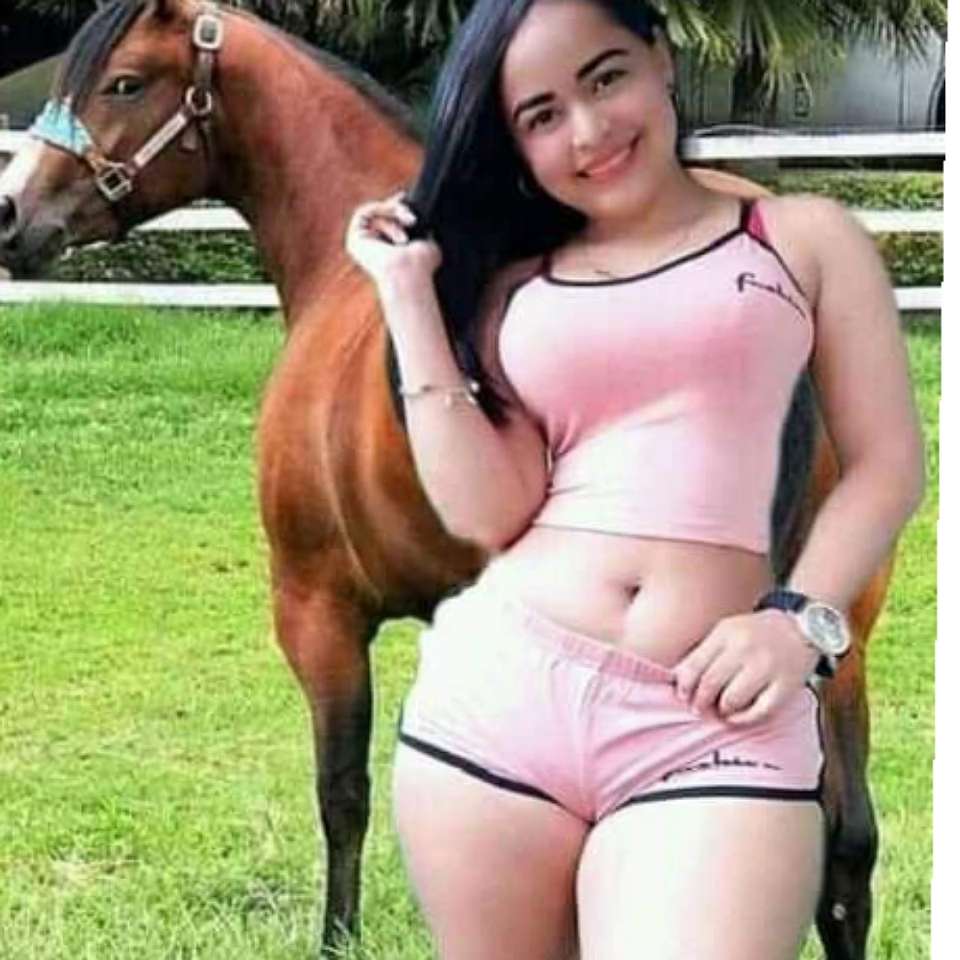 bella ragazza con cavallo puzzle online