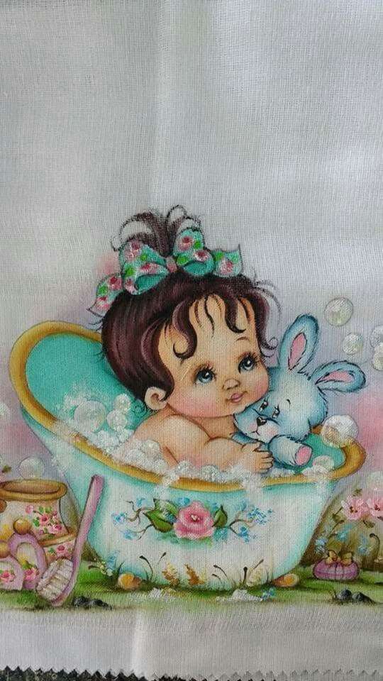 Bebita tomando un baño en la tina rompecabezas en línea