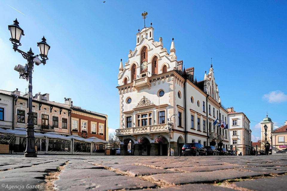 Der Marktplatz in Rzeszów Online-Puzzle