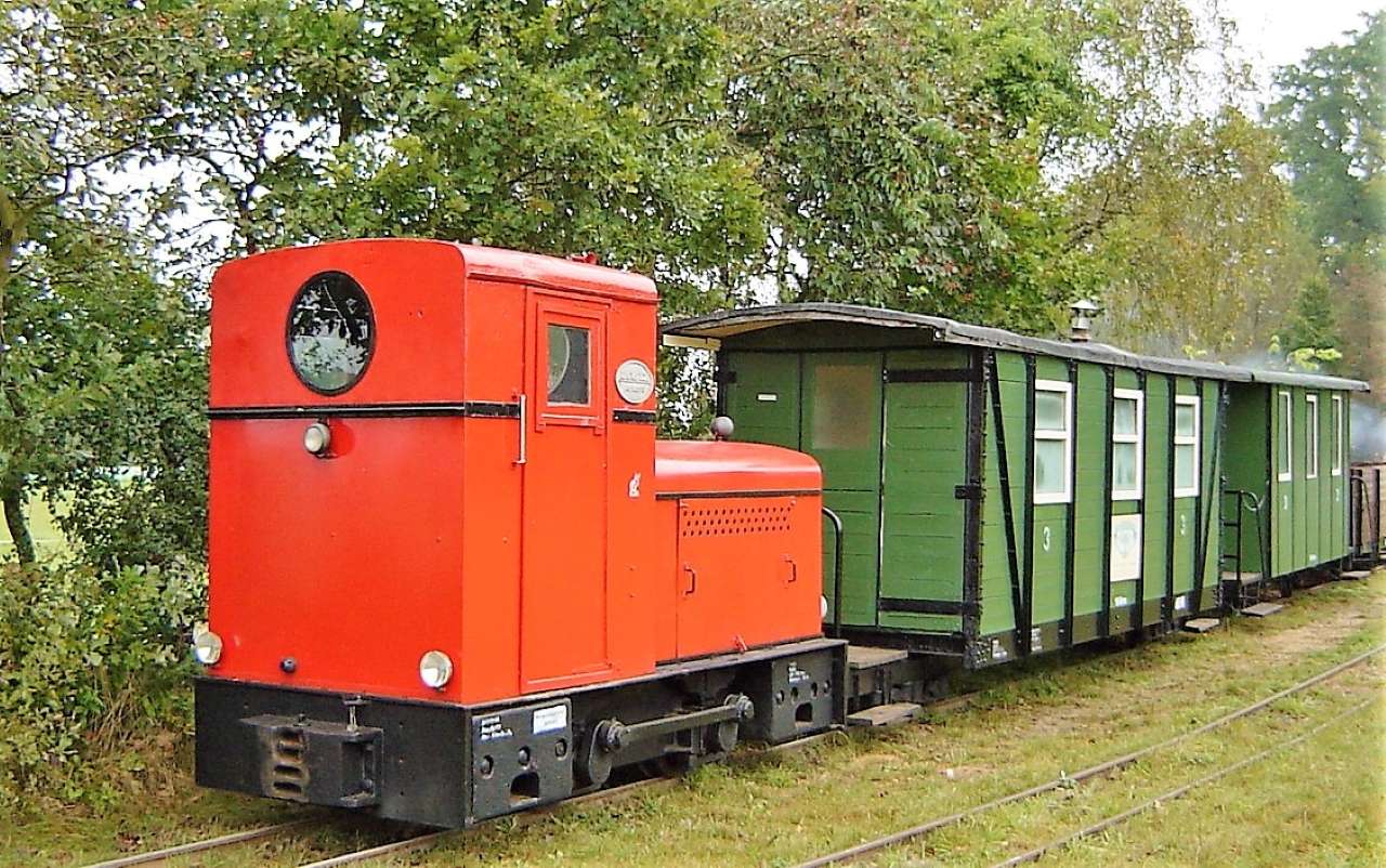 Dieselová lokomotiva v muzeu polní železnice skládačky online