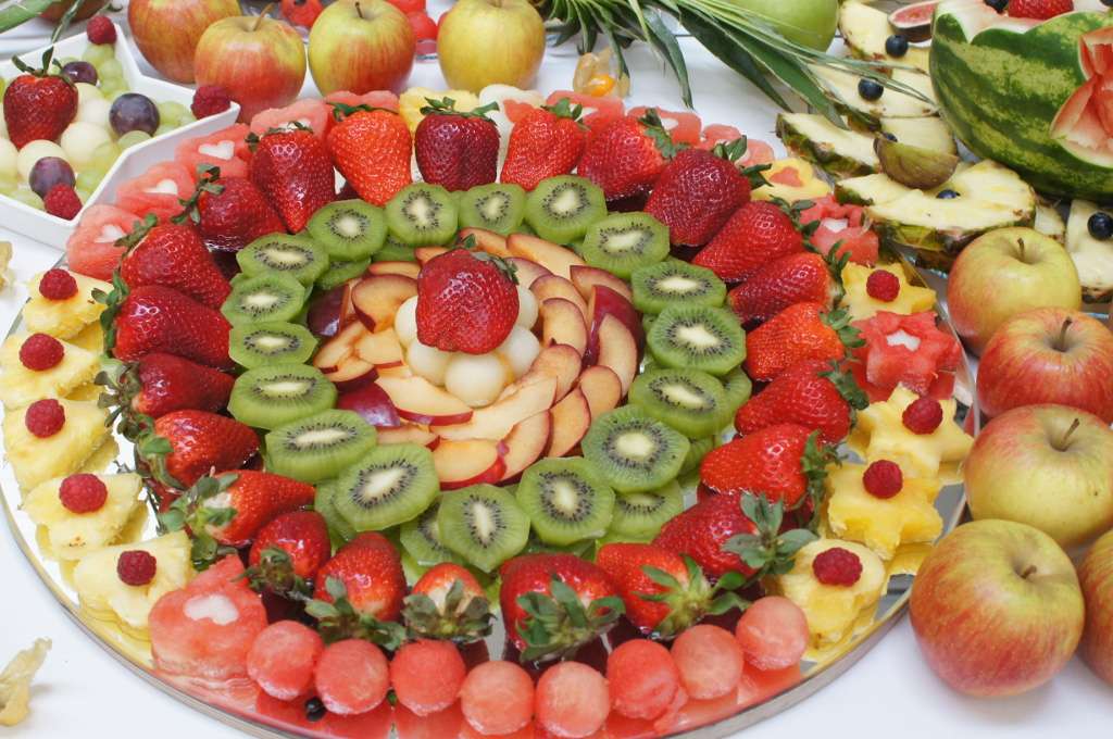 Τραπέζι με φρούτα παζλ online