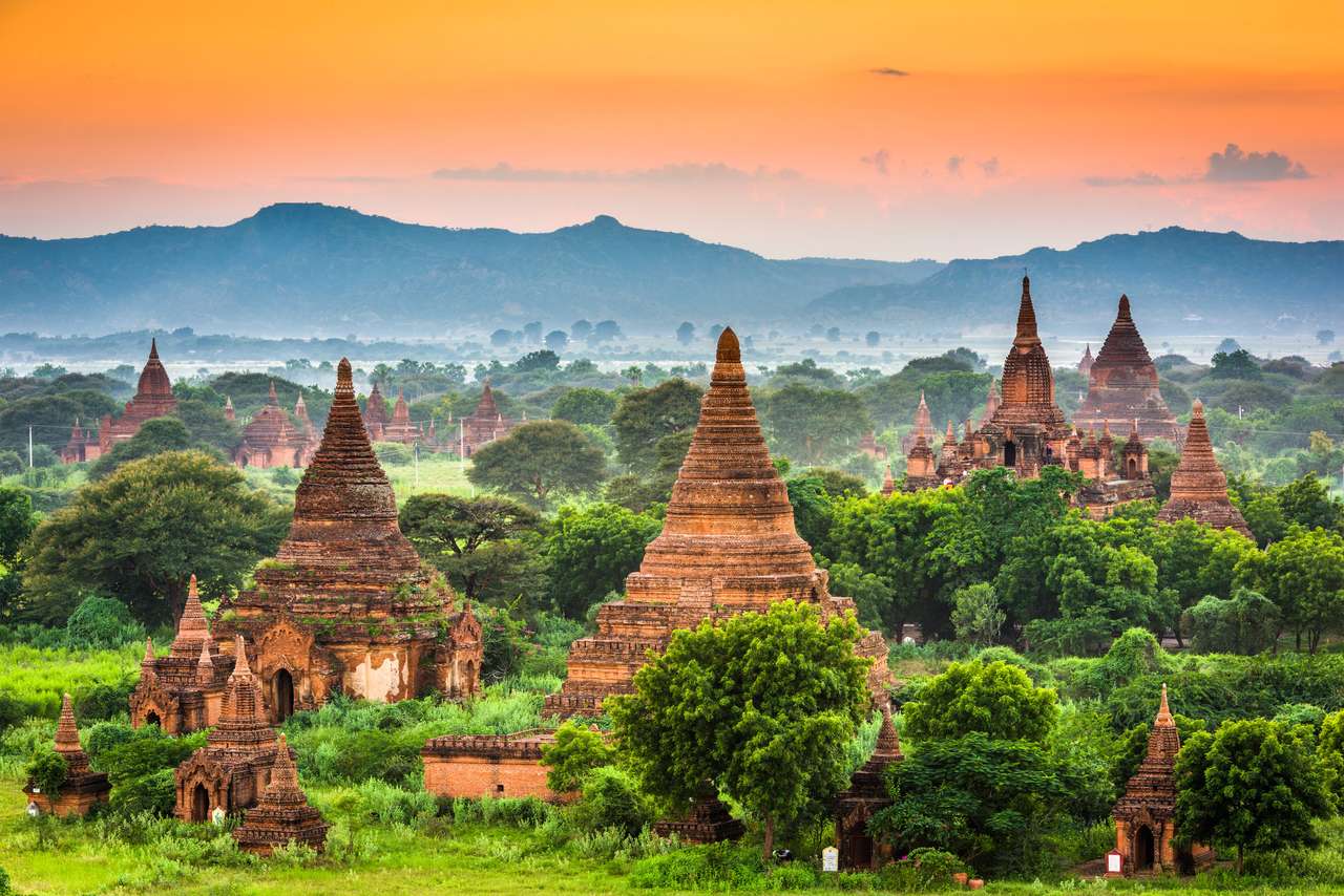 Руините на древен храм в Мианмар онлайн пъзел