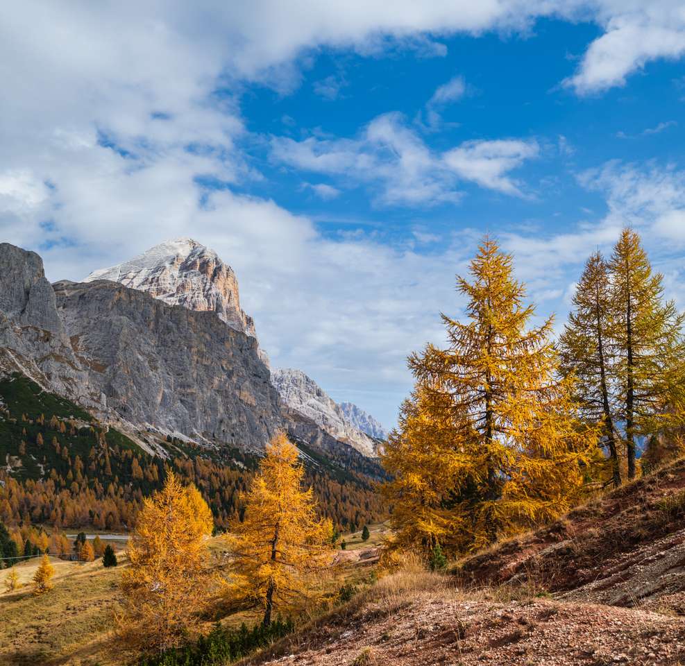 Slunečné barevné podzimní alpské Dolomity skládačky online