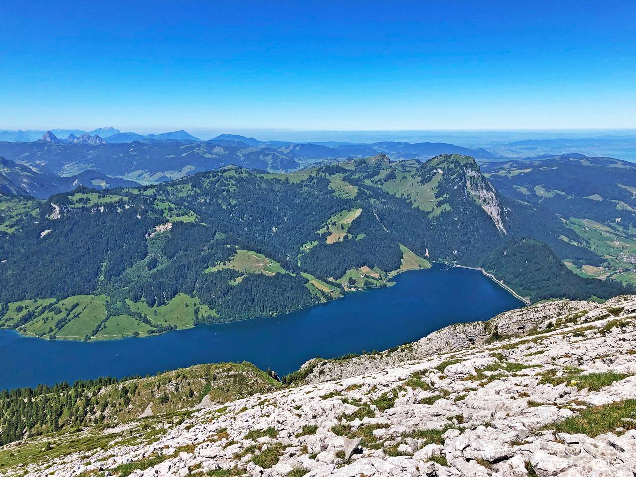 Алпийско езеро Waegitalersee онлайн пъзел