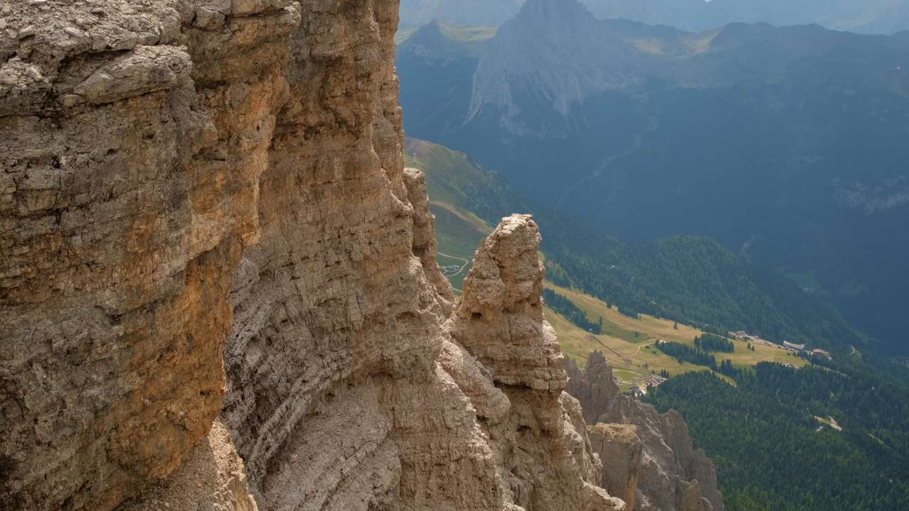 Lenyűgöző kilátás a hegyekre online puzzle