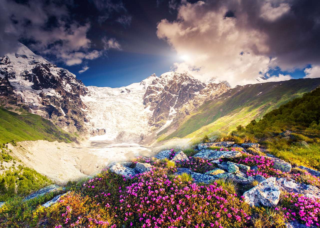 Tetnuldi-gletsjer. pper Svaneti, Georgië, Europa online puzzel