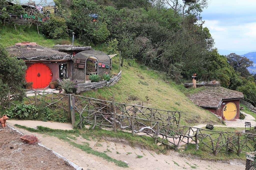 Χωριό Χόμπιτ στη Γουατεμάλα παζλ online