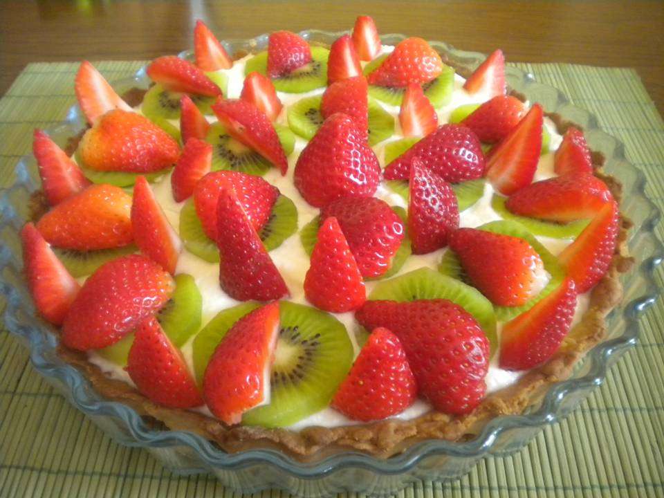 Tart with cream and fruit jigsaw puzzle online