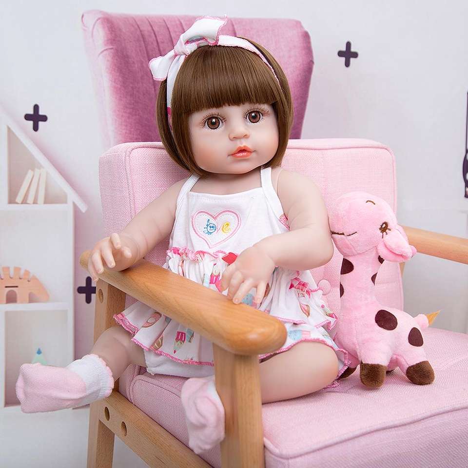 En docka som en riktig bebis pussel på nätet
