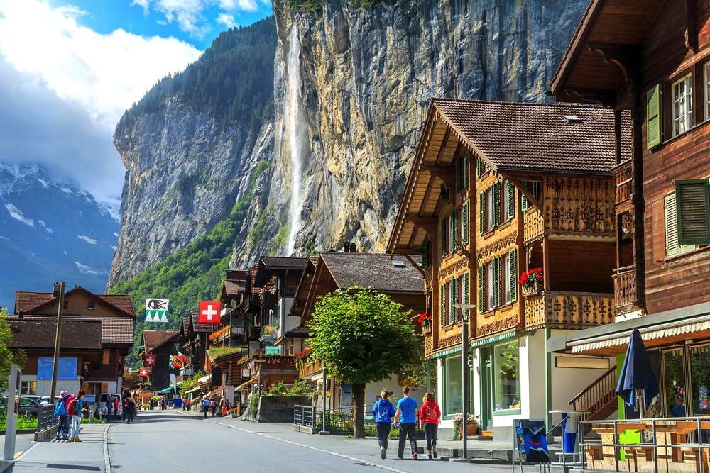 Маленький город в Швейцарии онлайн-пазл