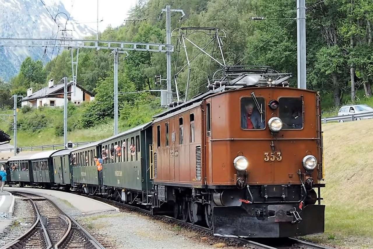 Nostalgische trein in de bergen legpuzzel online
