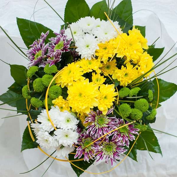 Bouquet with daisies jigsaw puzzle online
