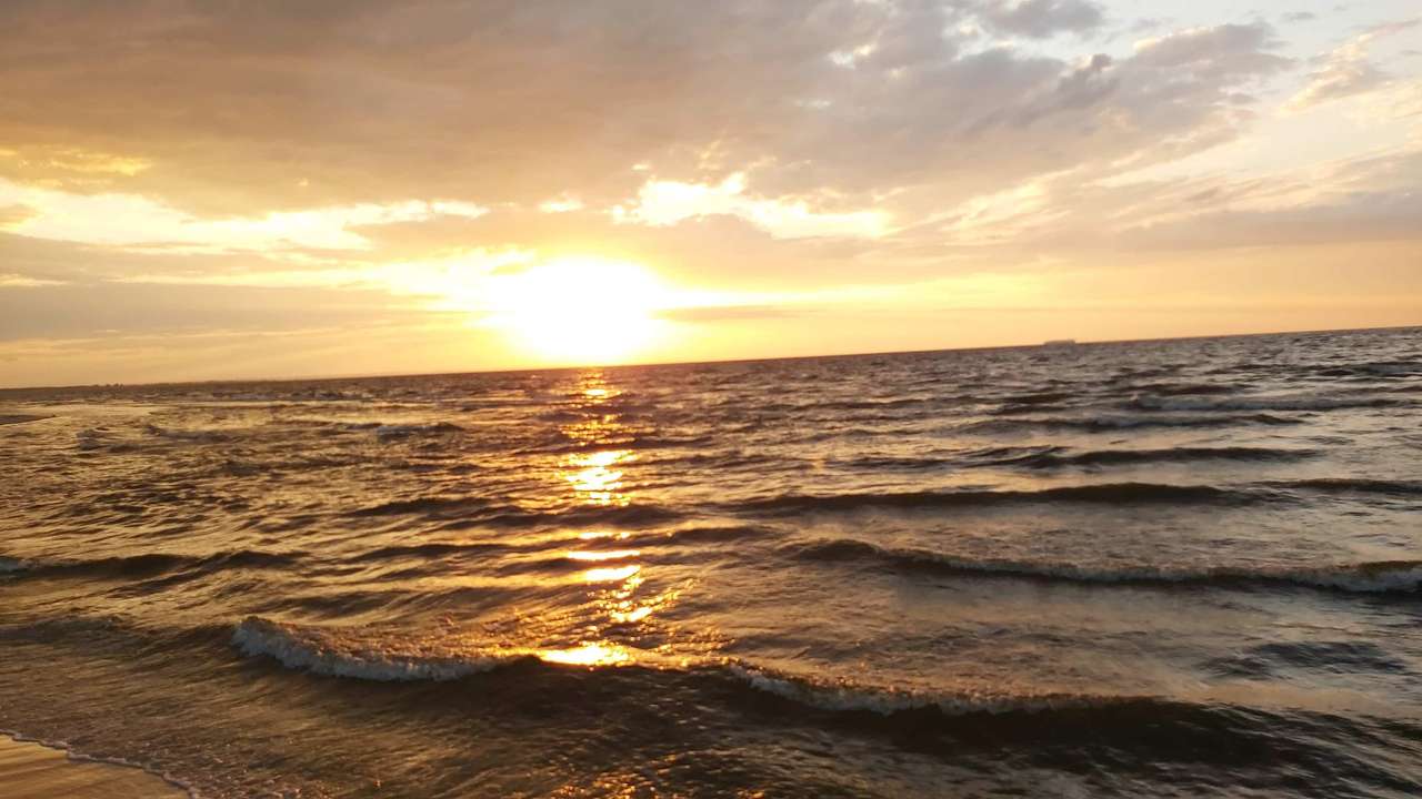 Coucher de soleil sur la mer Baltique puzzle en ligne