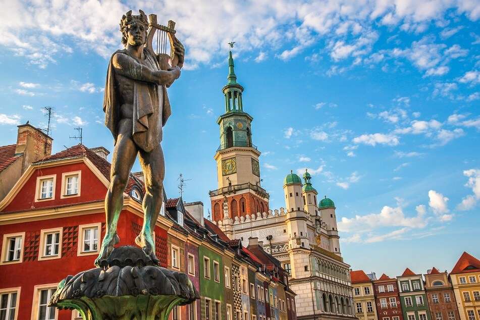 A praça do mercado em Poznań quebra-cabeças online
