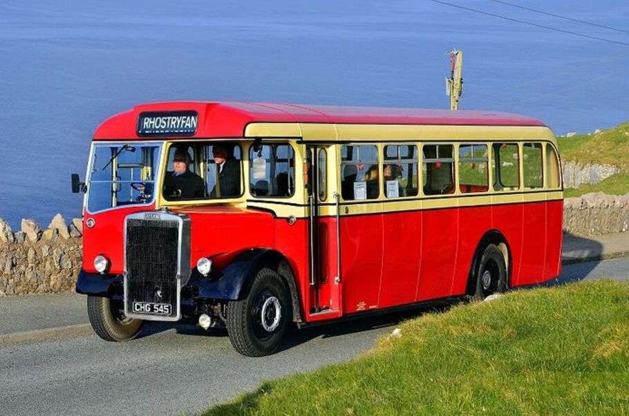 Старий автобус CHG 545 Leyland №2 пазл онлайн