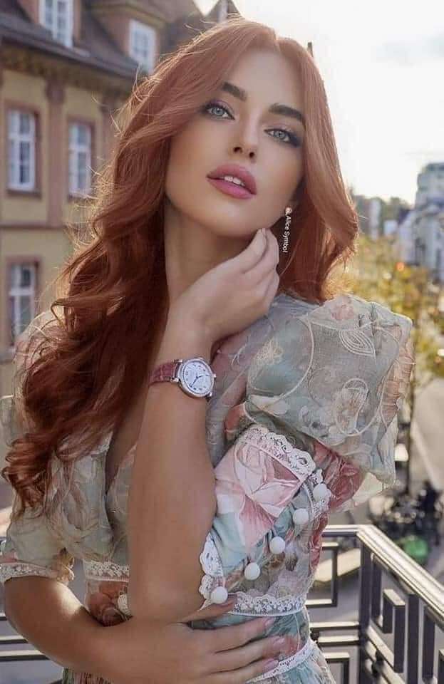 прекрасна жена с часовник онлайн пъзел