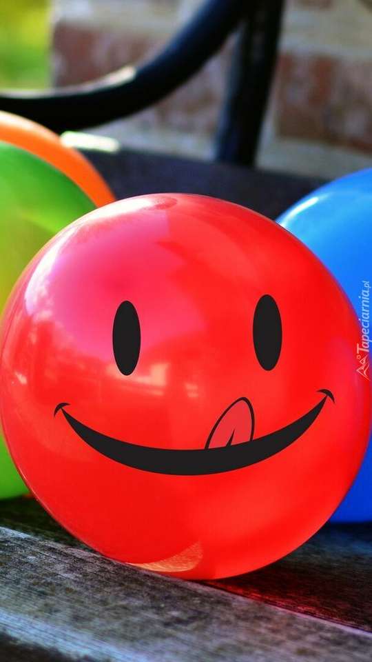 En ballong med ett leende pussel på nätet