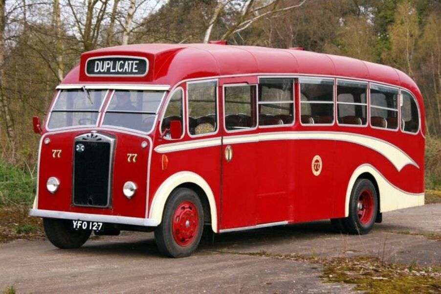 Bus antiguo YFO 127 Albion Víctor Año 1956 rompecabezas en línea