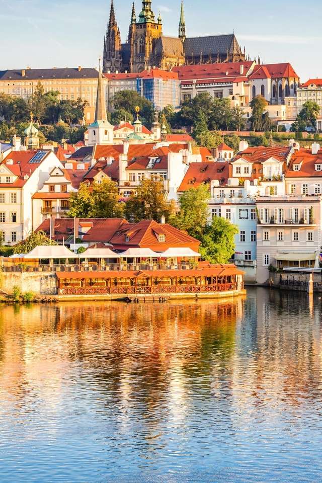 Градчани - район Праги на річці Влтаві онлайн пазл