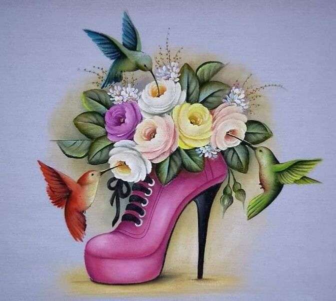Composition florale réalisée dans une chaussure puzzle en ligne