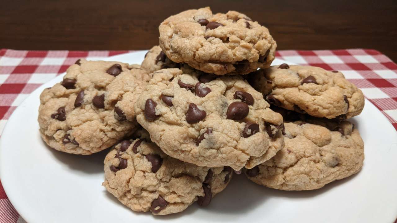 Τα καλύτερα μεγάλα, λιπαρά, λαστιχτά μπισκότα σοκολάτας! online παζλ