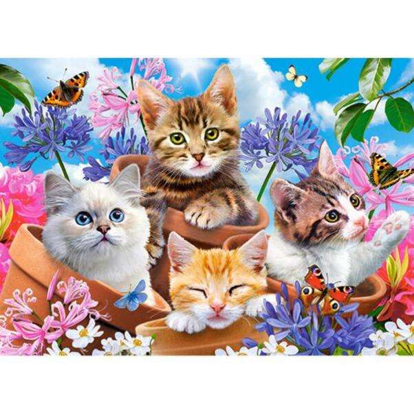 Четыре милых котенка видят бабочек онлайн-пазл