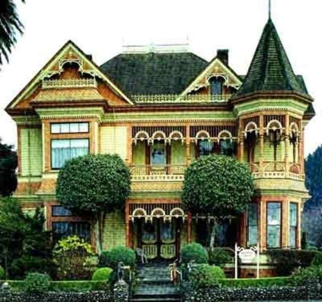 Викторианска къща с ярки цветове #45 онлайн пъзел