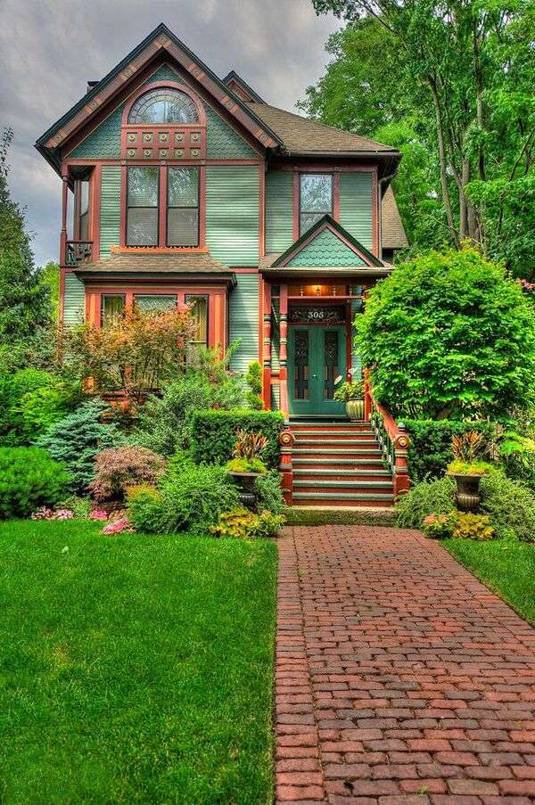 Simple Old Victorian House #51 online puzzle
