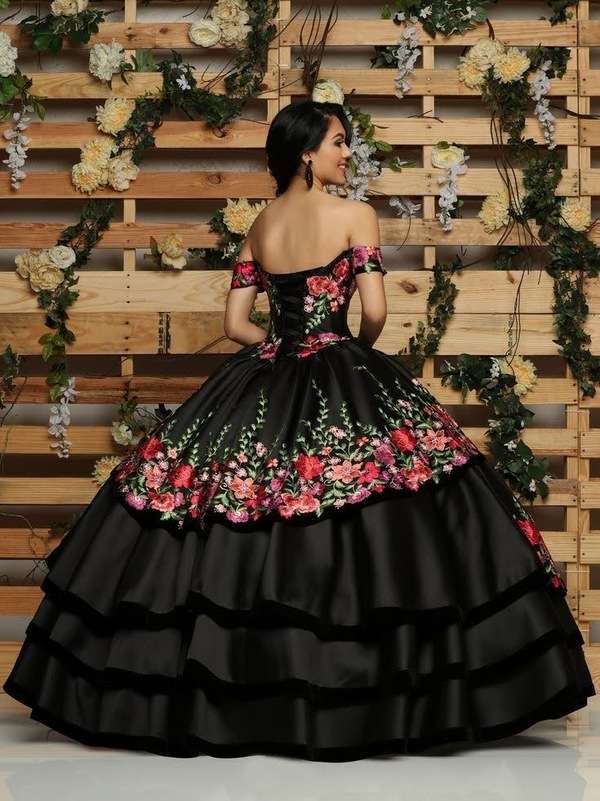 Момиче в рокля Charro Quinceanera (1) #8 онлайн пъзел