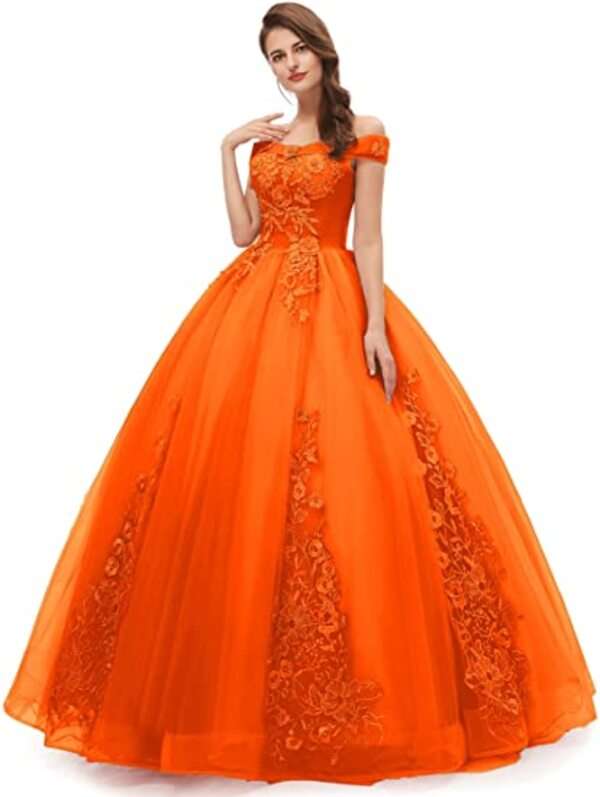 Girl with quinceañera dress #16 online puzzle
