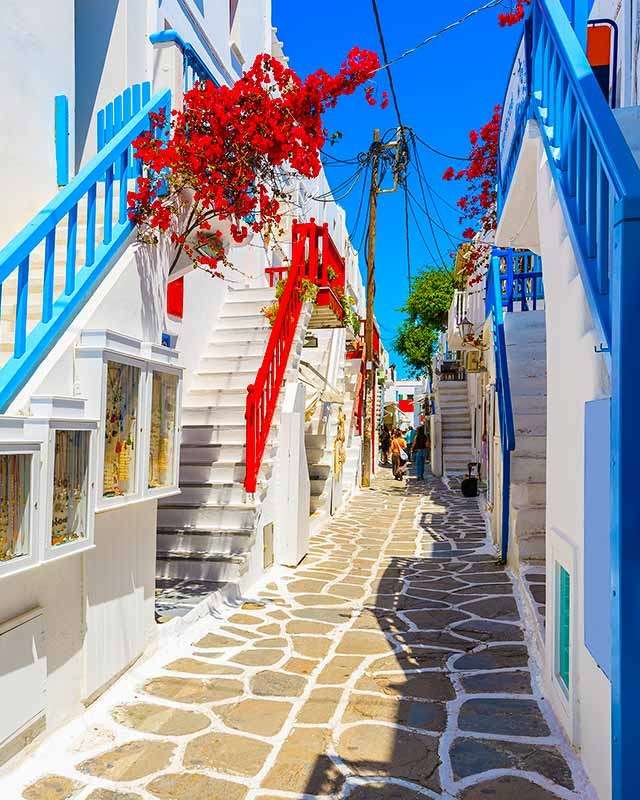 Rue blanche et bleue à Mykonos puzzle en ligne