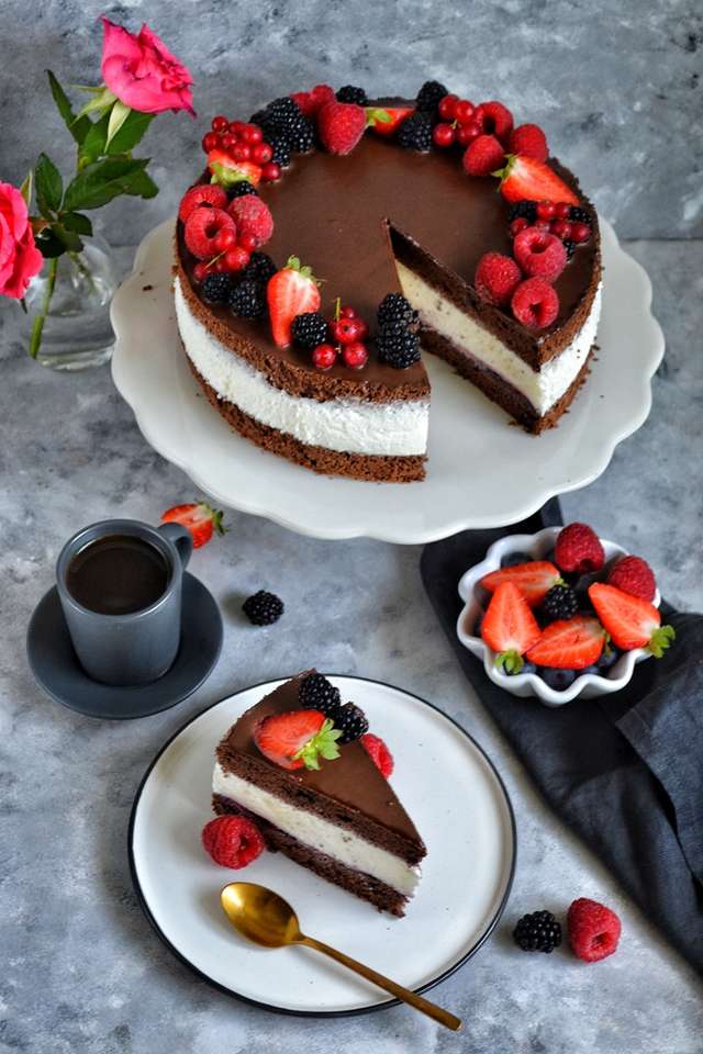 Gâteau à la crème et aux fraises puzzle en ligne