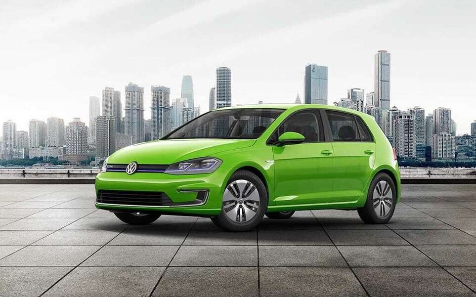 Автомобил Volkswagen Golf R 2019 г онлайн пъзел