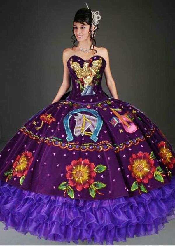 Tjej med quinceañera klänning Mexiko (5) #28 Pussel online