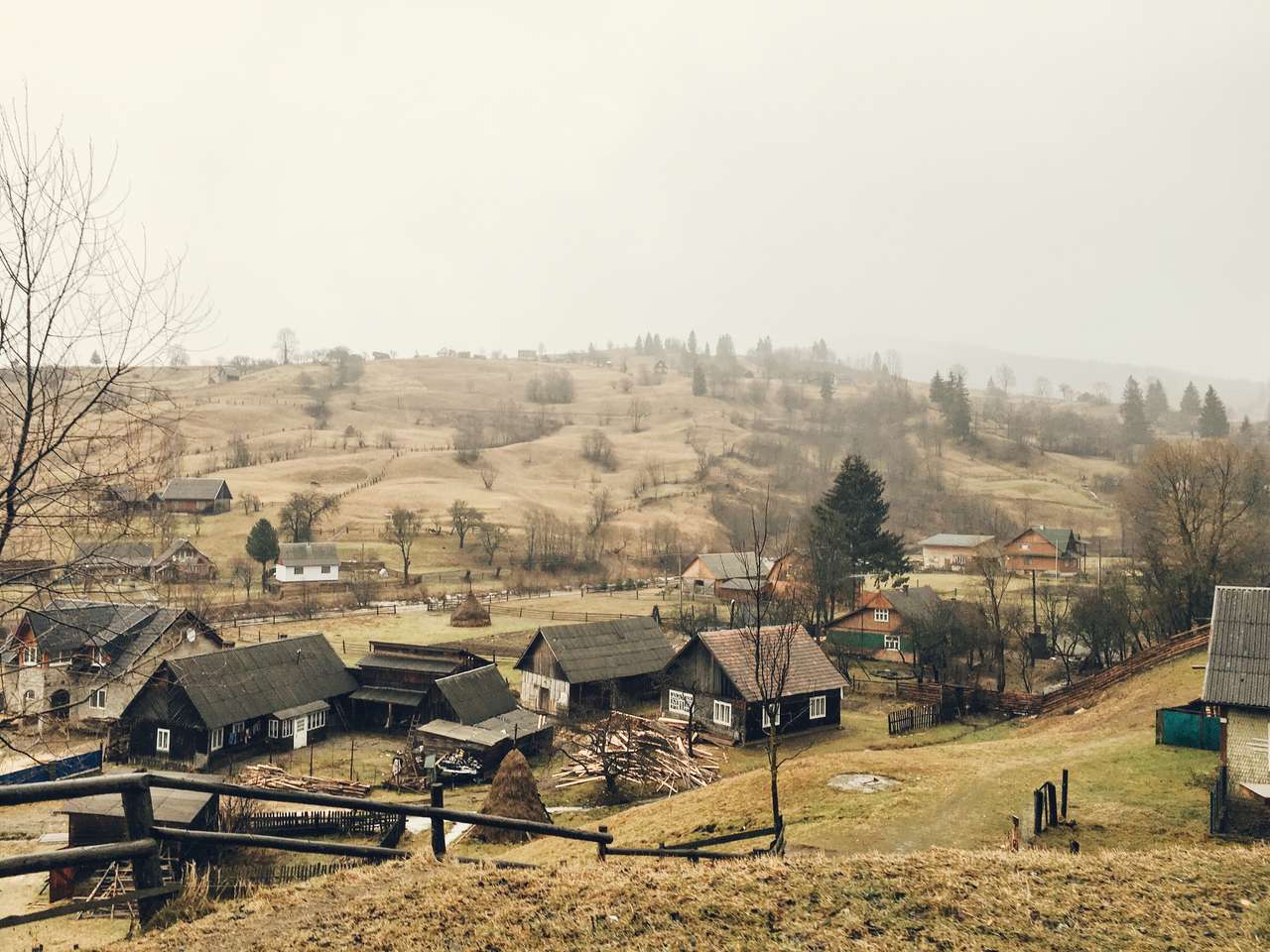 Ukrán falu a hegyekben online puzzle