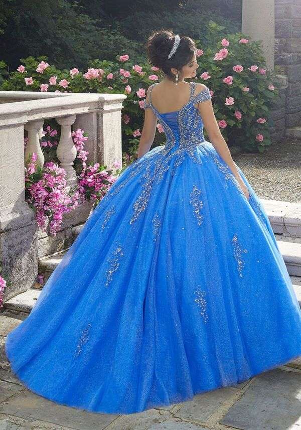 Girl with quinceanera dress #36 jigsaw puzzle online