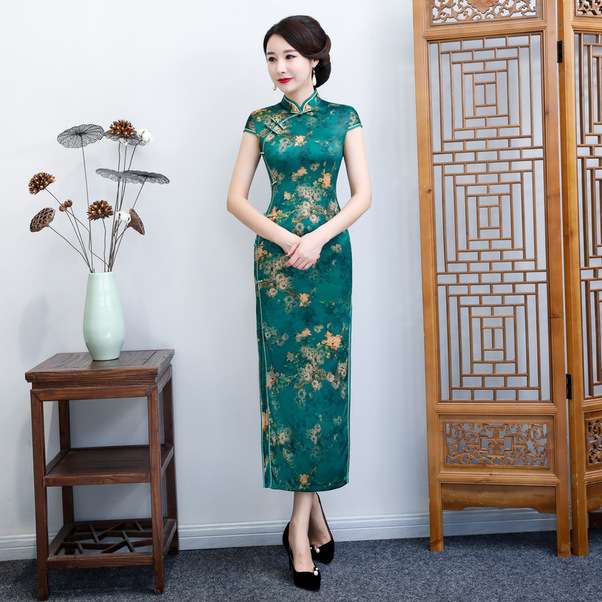 Hölgy kínai Qipao divatruhával #5 kirakós online
