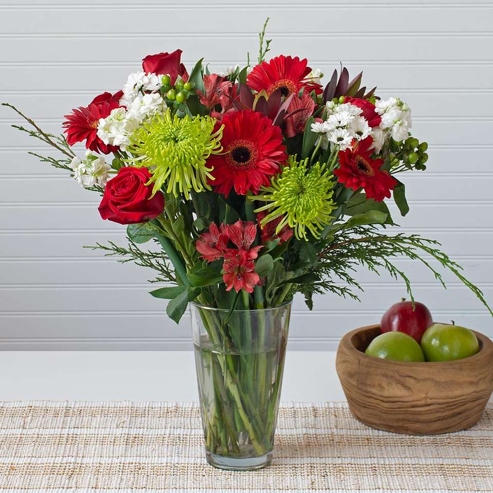 Букет цветов в вазе онлайн-пазл
