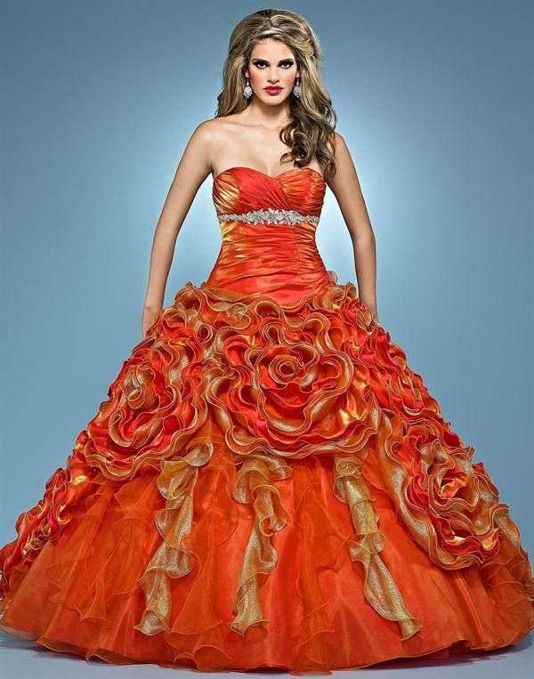 Girl with quinceañera dress #43 online puzzle