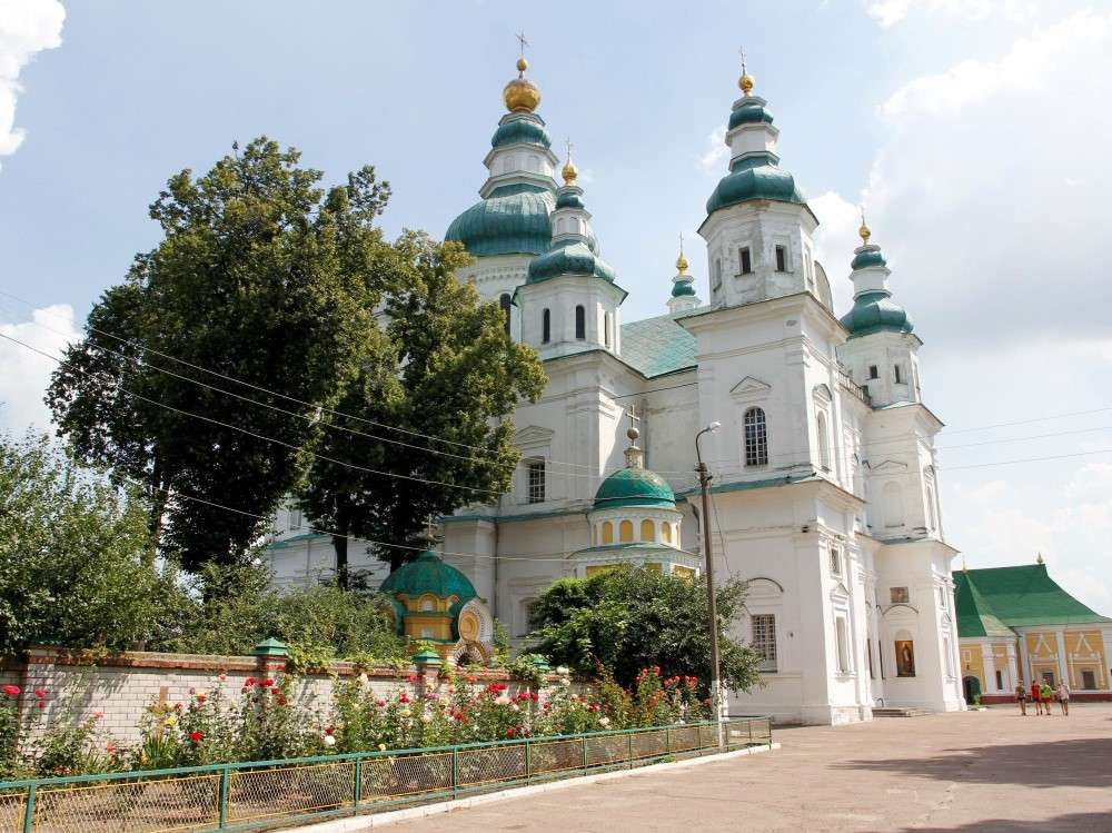 Chernihiv - Kathedraal van St. drie-eenheid online puzzel