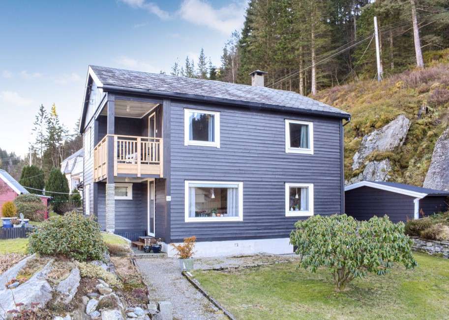 Скандинавський дерев'яний будинок пазл онлайн