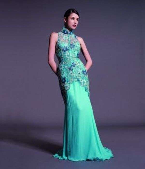 Dame avec robe de mode Shanghai Chine #19 puzzle en ligne