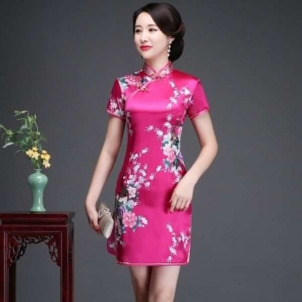 Dame en robe de mode chinoise Cheongsam # 24 puzzle en ligne
